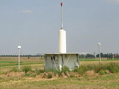 Compact container-based VOR installation in an open field.