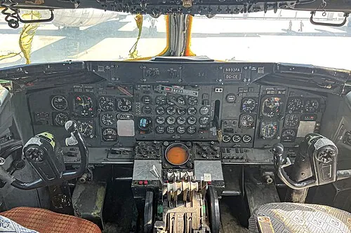 Control wheels, throttle levers and round instruments in aircraft N893PA.