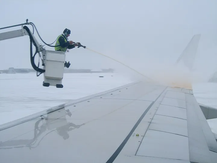 Deicing fluid being sprayed onto the wing of a Boeing 737